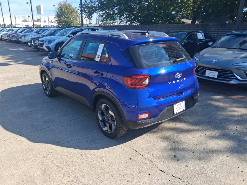 Used 2025 Hyundai Venue SEL FWD image 8
