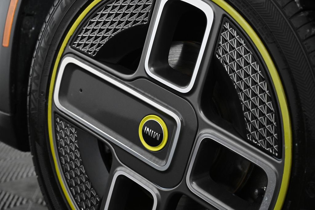 Used 2024 MINI Cooper SE image 32