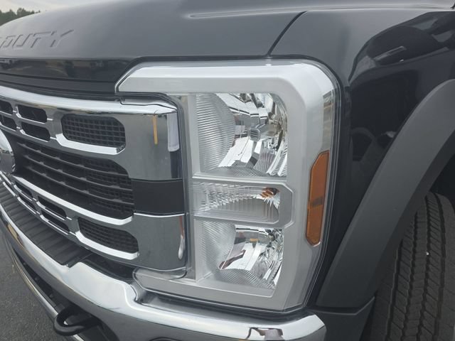 Used 2025 Ford F550 4x4 Regular Cab Super Duty w/ XLT Value Package image 28