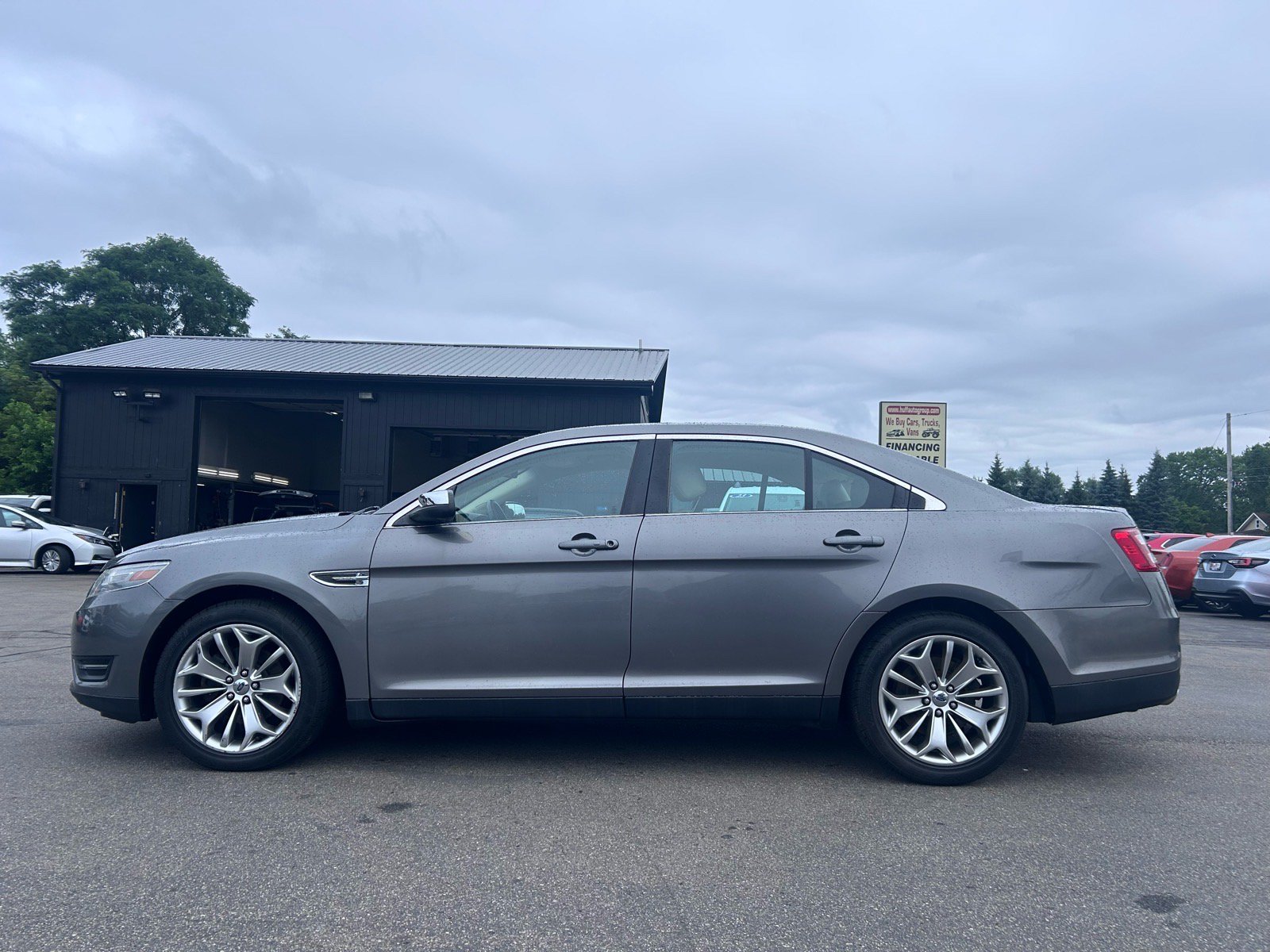 Used 2013 Ford Taurus Limited FWD image 5