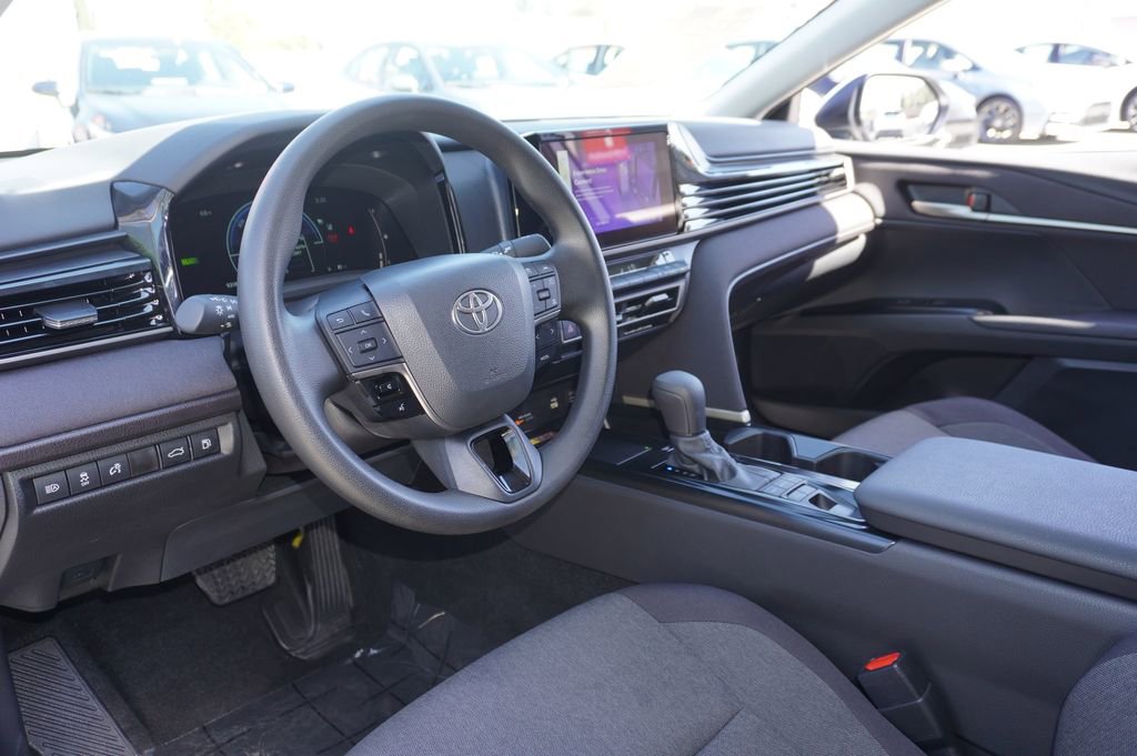 Used 2025 Toyota Camry LE image 11