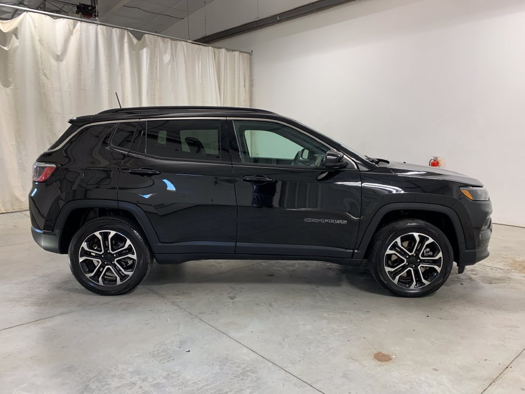 Used 2023 Jeep Compass Limited AWD/4WD image 11