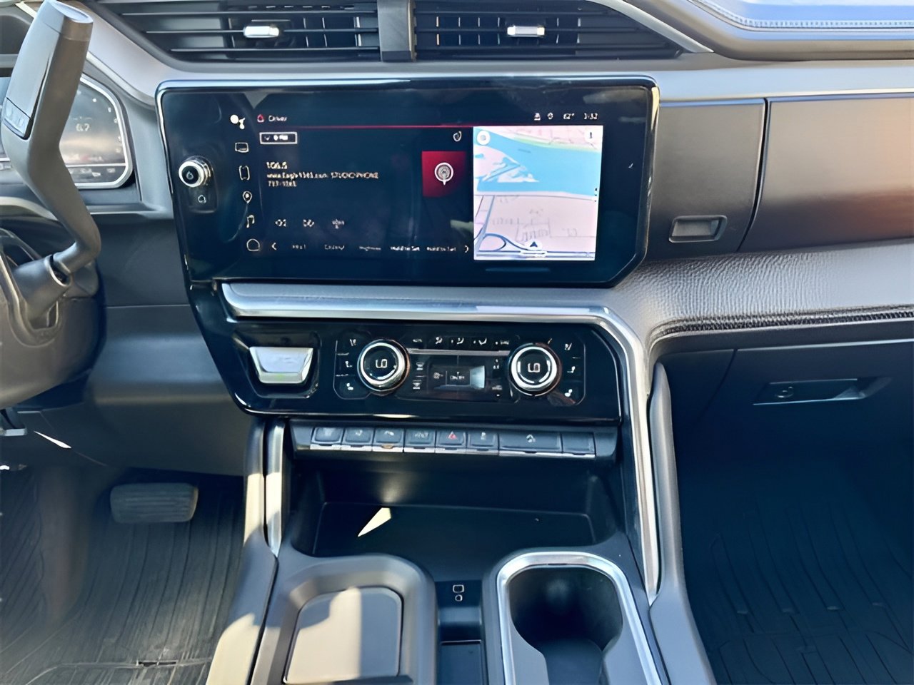 Used 2024 GMC Sierra 2500 Denali w/ Technology Package image 15