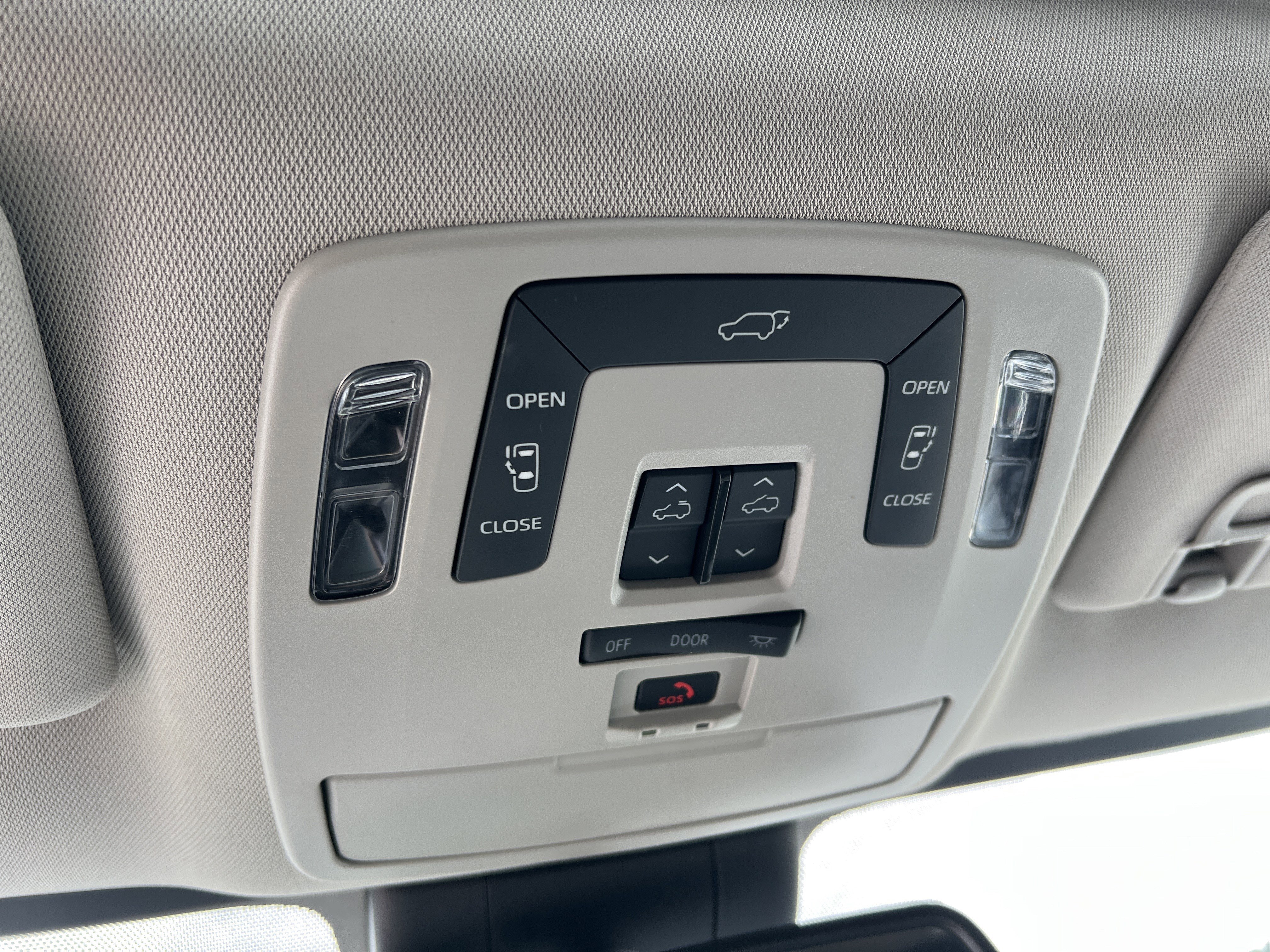 Certified 2025 Toyota Sienna XLE FWD image 6