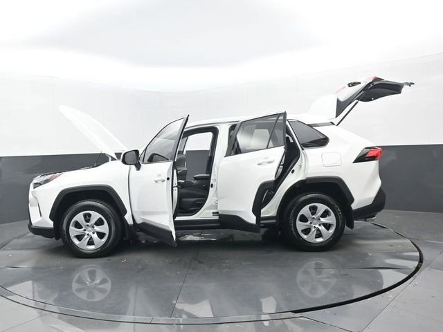 Used 2025 Toyota RAV4 LE image 31