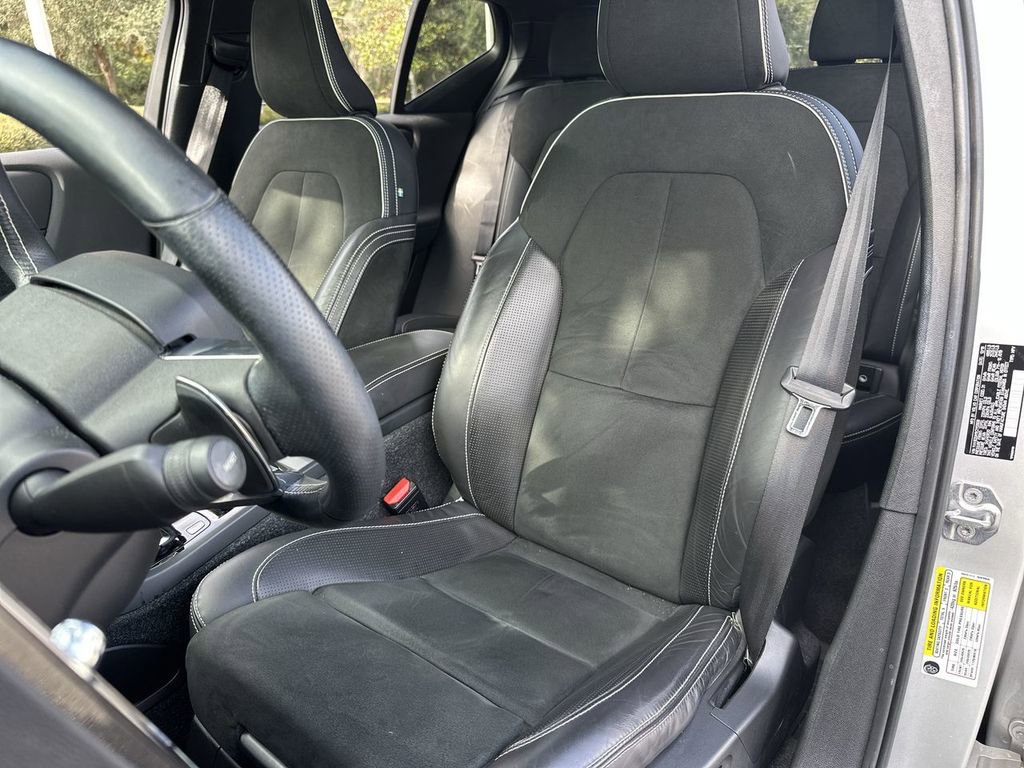 Used 2019 Volvo XC40 T5 R-Design image 12