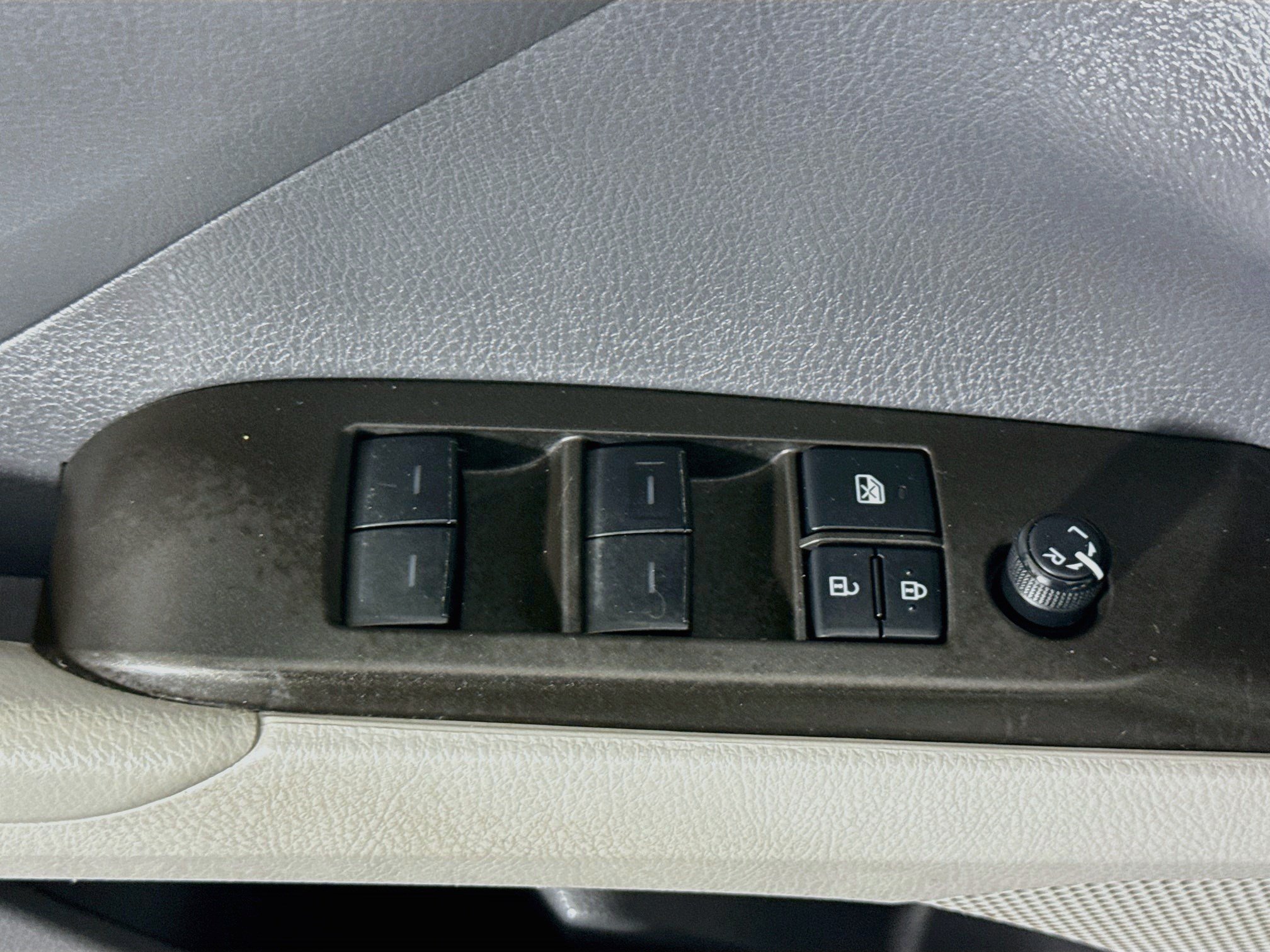 Used 2021 Toyota Camry LE FWD image 23