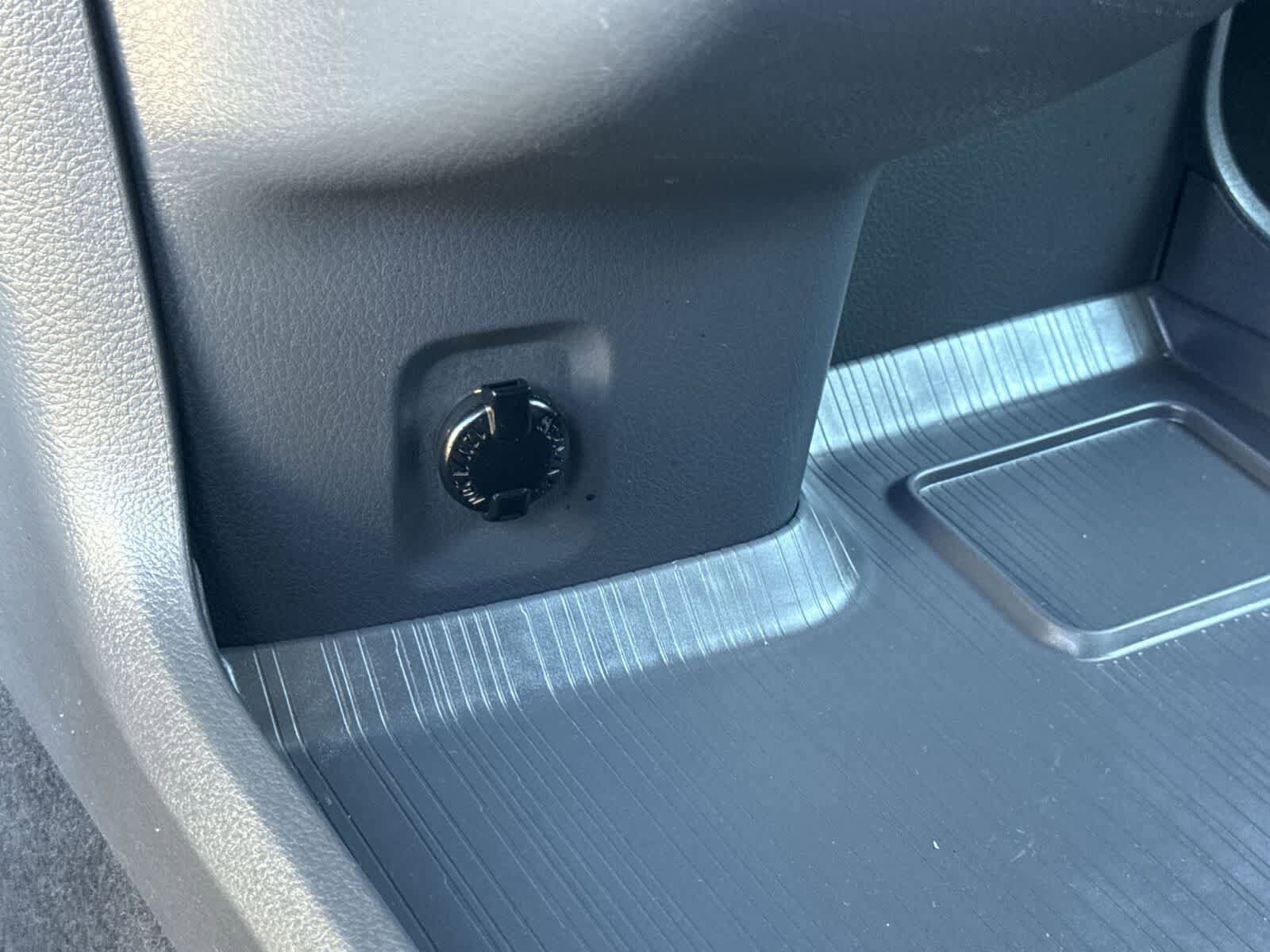 Used 2024 Toyota Sienna XLE FWD image 23