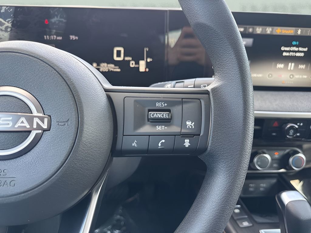 Used 2025 Nissan Kicks SV AWD/4WD image 14