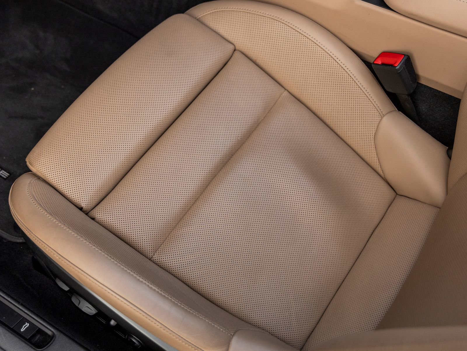 Certified 2021 Porsche 911 Carrera 4S image 31