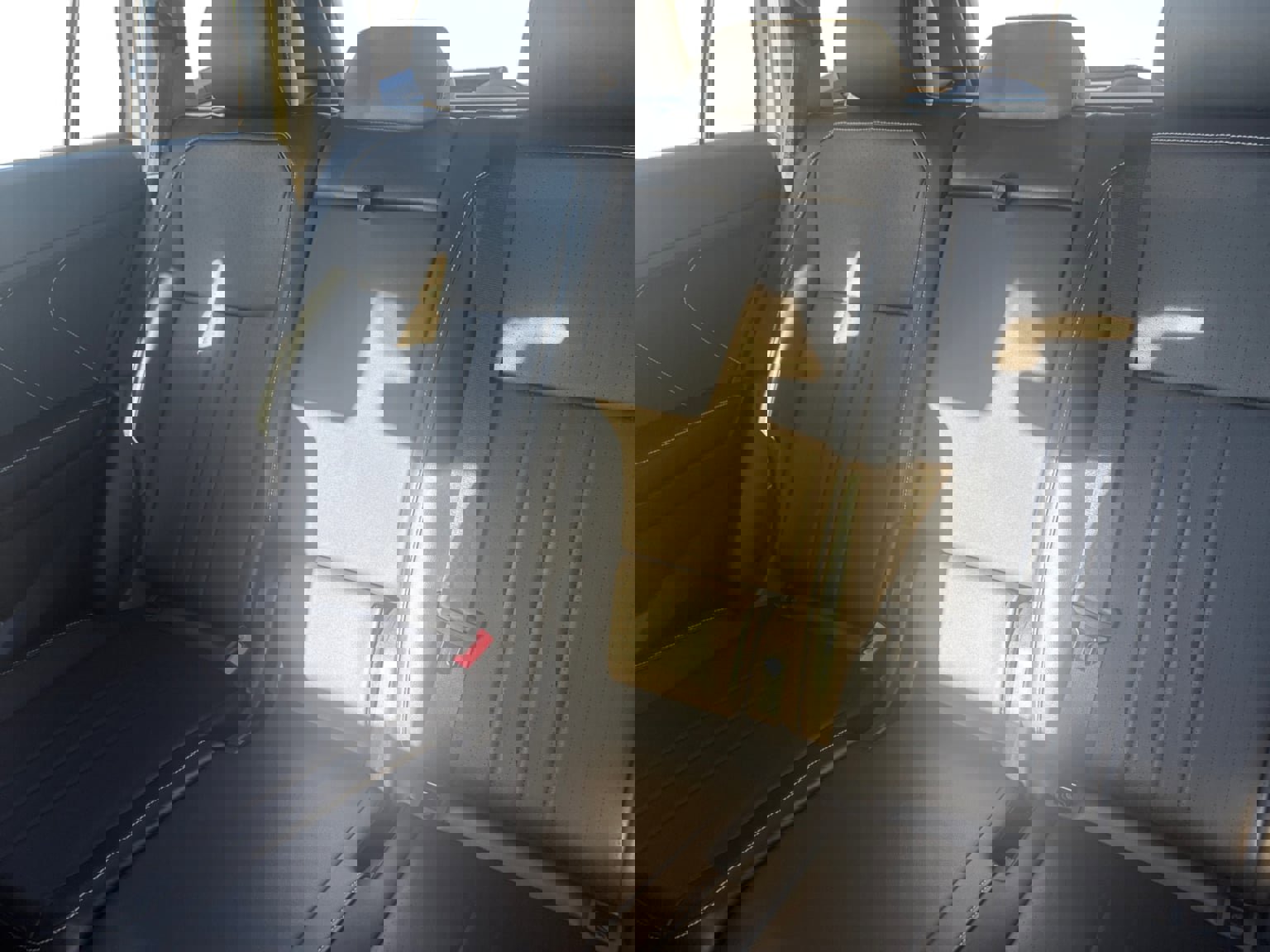 Used 2024 Volkswagen Tiguan SE R-Line image 16