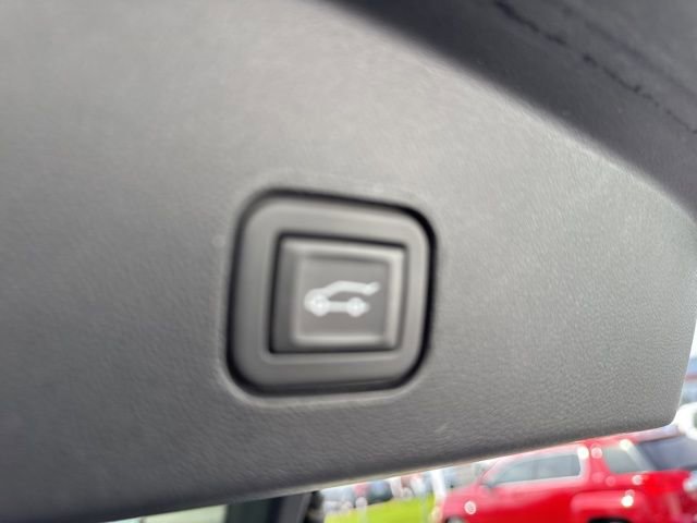 Used 2025 Cadillac Lyriq Luxury w/ LPO, Floor Liner Package AWD/4WD image 8