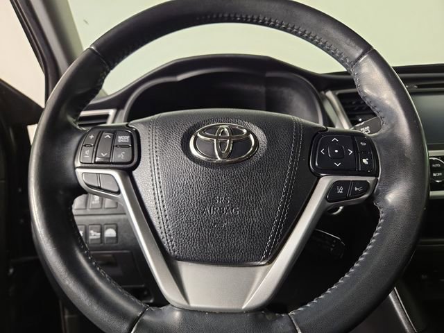 Used 2019 Toyota Highlander SE image 22