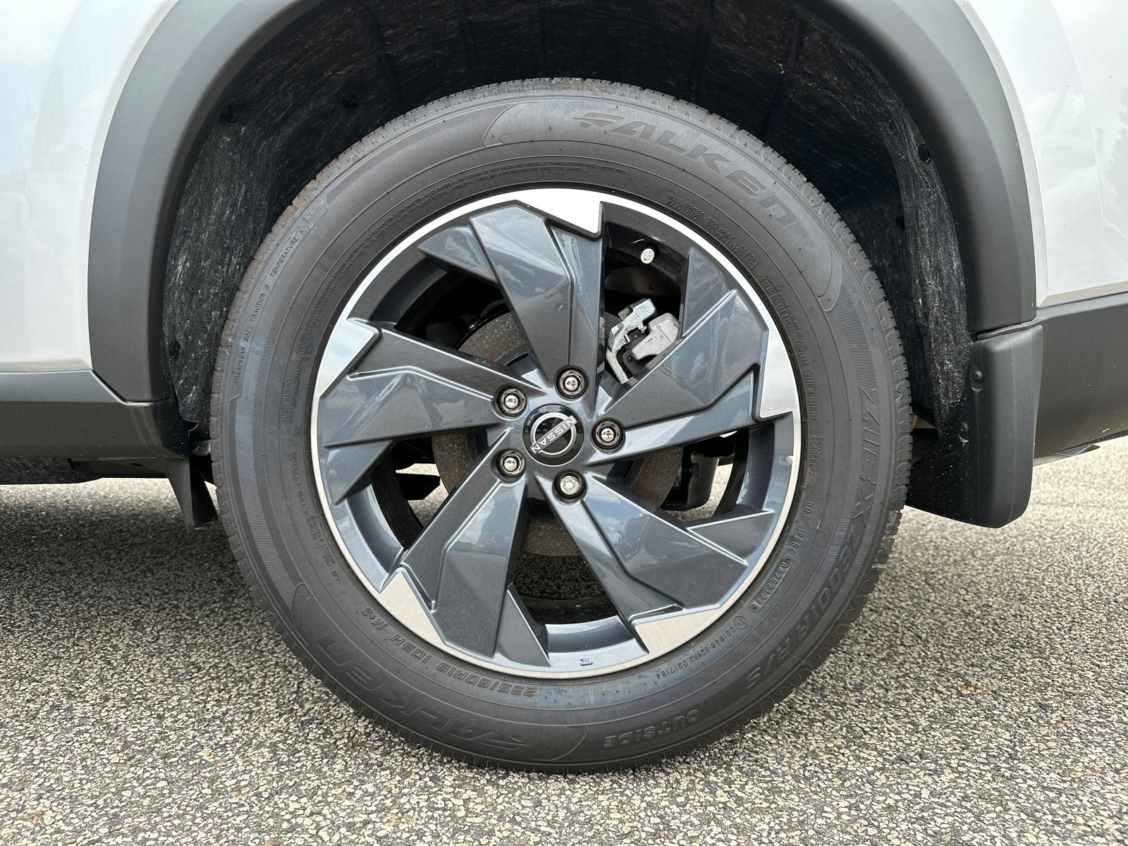 New 2025 Nissan Rogue SV image 21