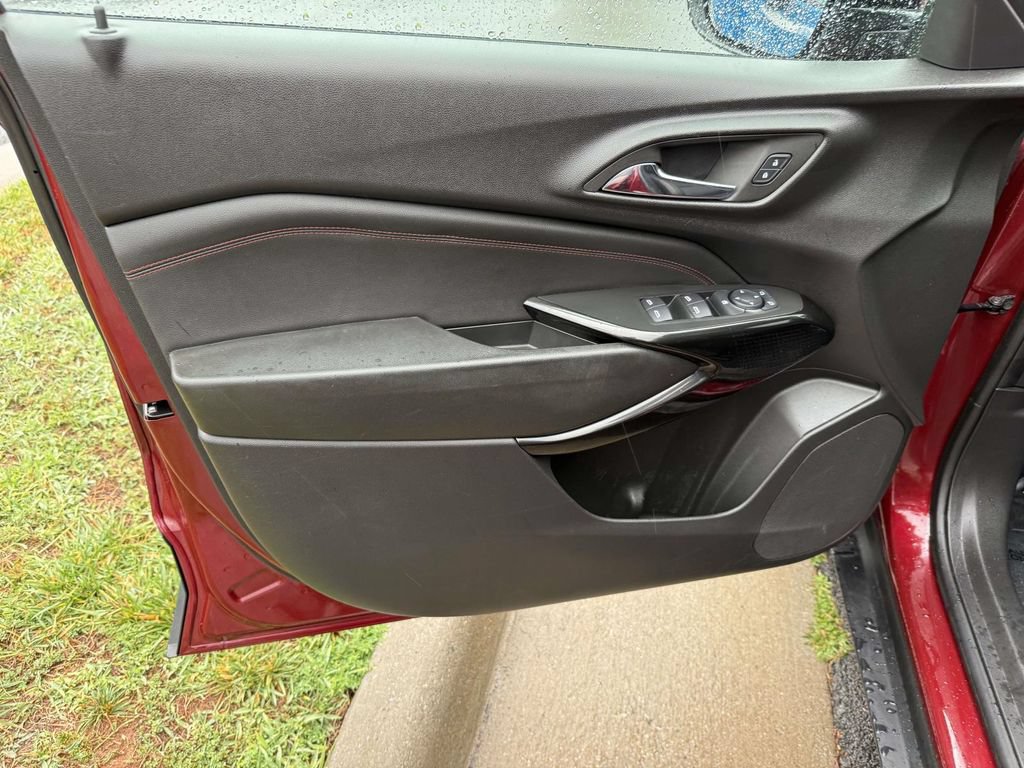 Used 2024 Chevrolet Trax RS w/ Sunroof Package FWD image 31