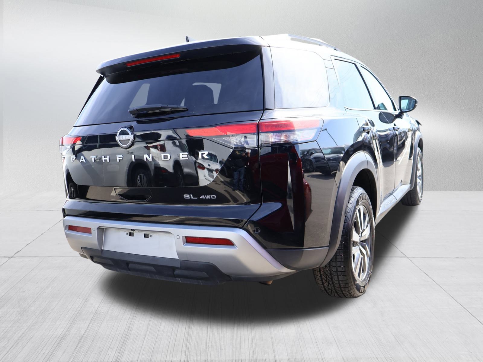 Used 2025 Nissan Pathfinder SL image 7