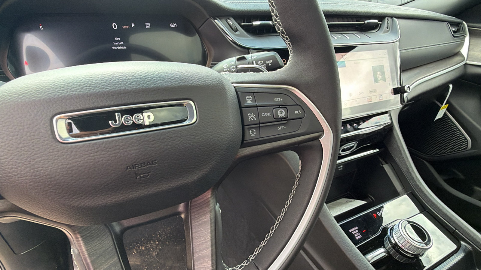 New 2026 Jeep Grand Cherokee L Limited w/ Limited Altitude Package AWD/4WD image 26