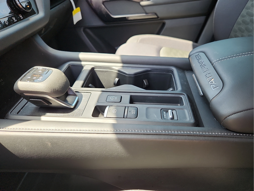 Used 2026 Nissan Pathfinder S FWD image 23