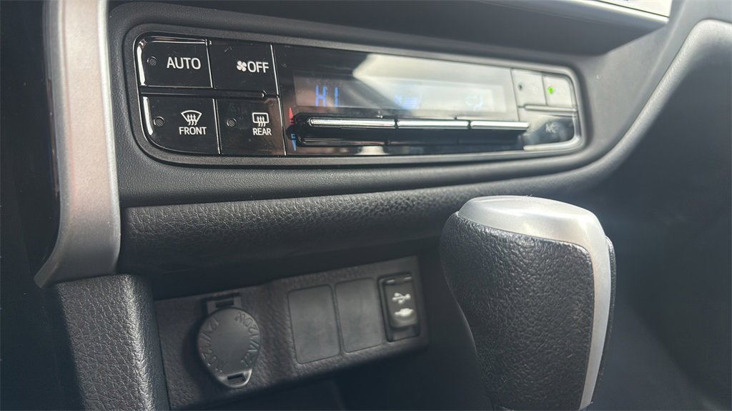 Used 2019 Toyota Corolla LE image 24