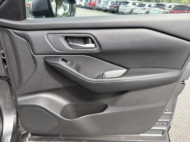 Used 2024 Nissan Rogue SV FWD image 14