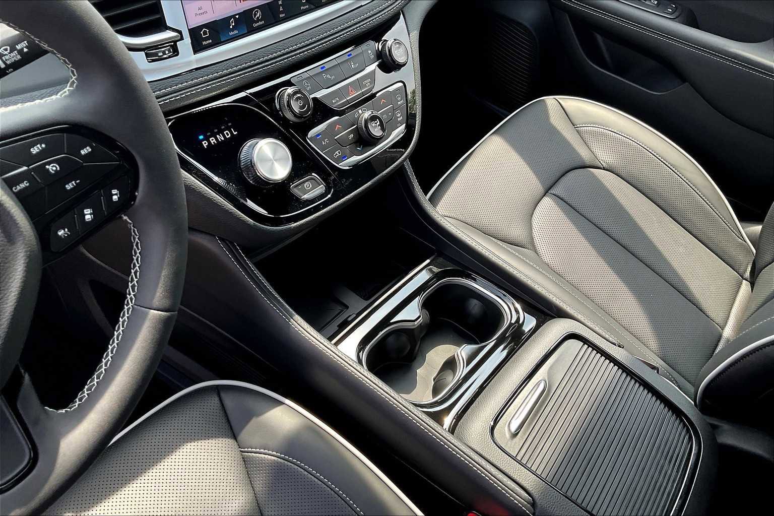 New 2026 Chrysler Pacifica Limited w/ S Appearance Package image 7