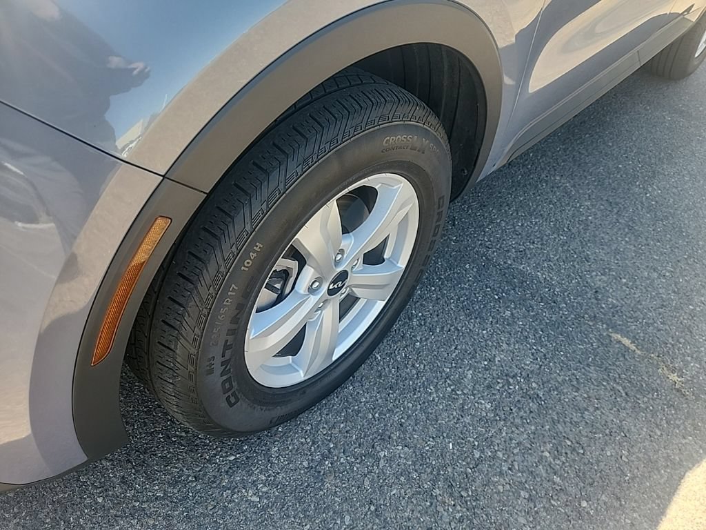 Certified 2023 Kia Sorento LX FWD image 7