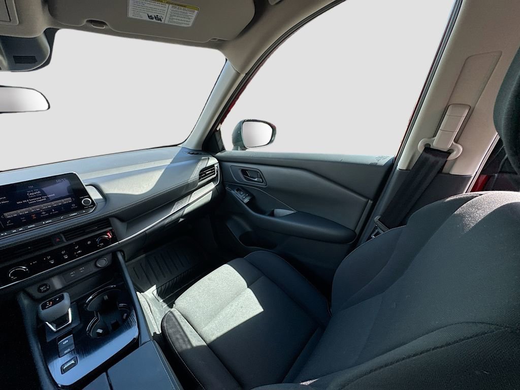 Used 2025 Nissan Rogue S image 14
