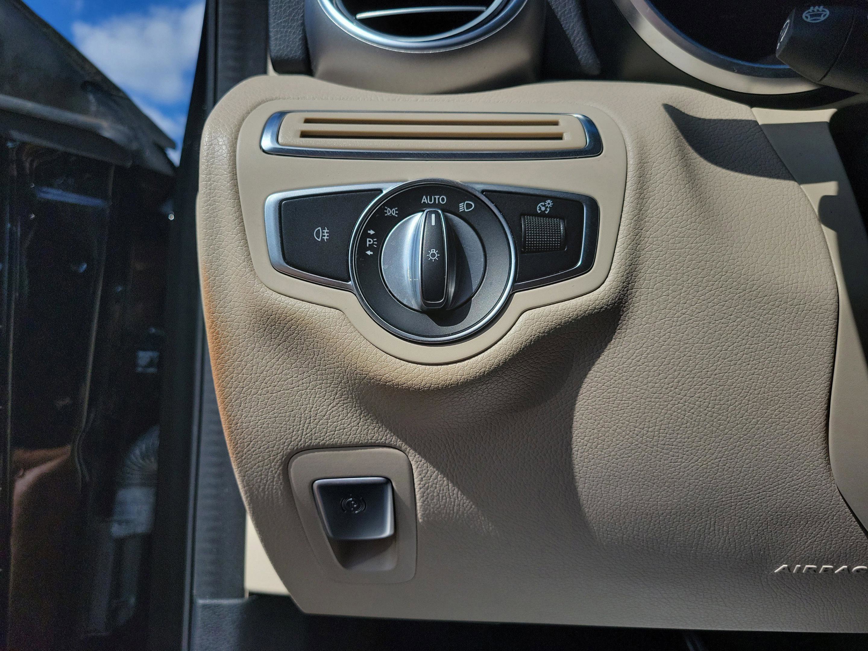 Used 2021 Mercedes-Benz C 300 Sedan image 15