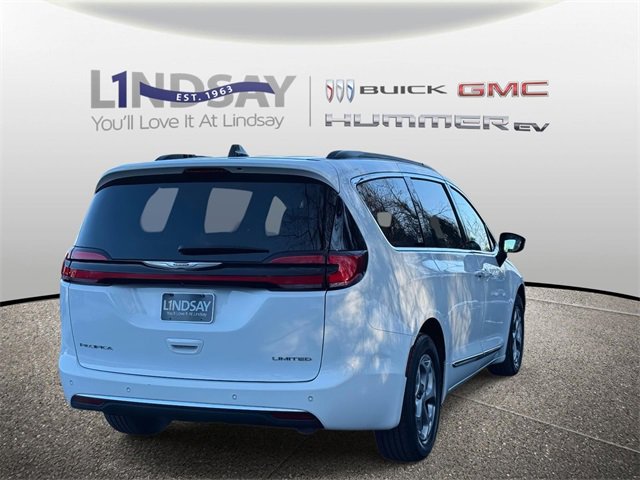 Used 2023 Chrysler Pacifica Limited image 2