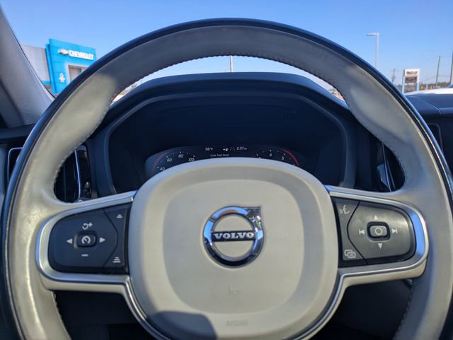 Used 2018 Volvo XC60 T6 Momentum w/ Convenience Package image 31