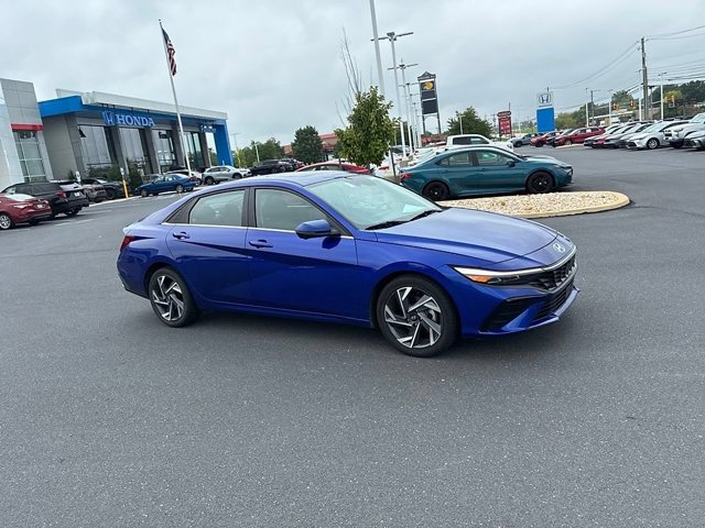 Used 2024 Hyundai Elantra Limited FWD image 3