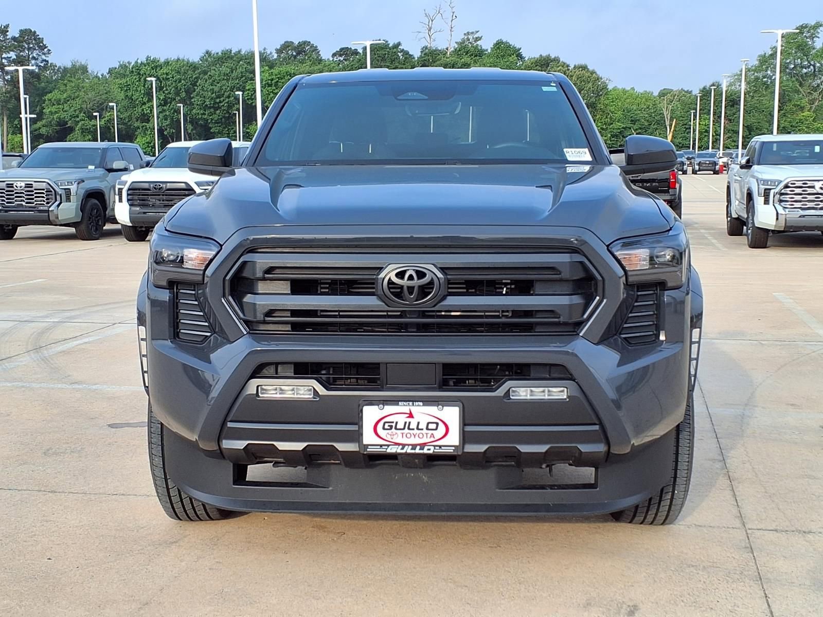 Certified 2025 Toyota Tacoma SR5 AWD/4WD image 4