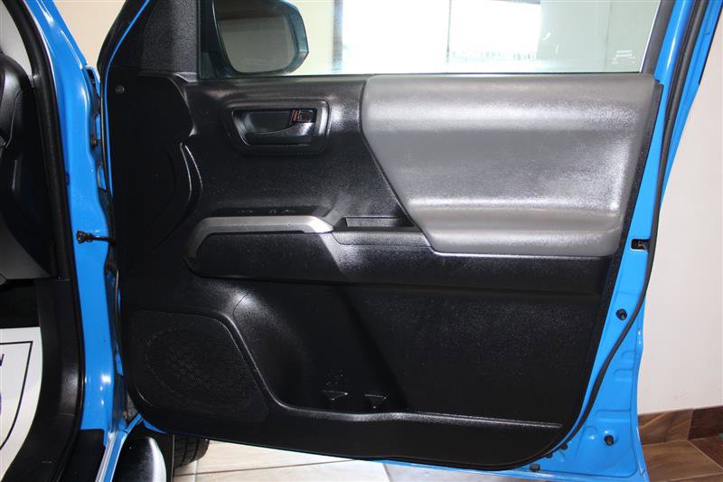 Used 2020 Toyota Tacoma SR5 AWD/4WD image 30