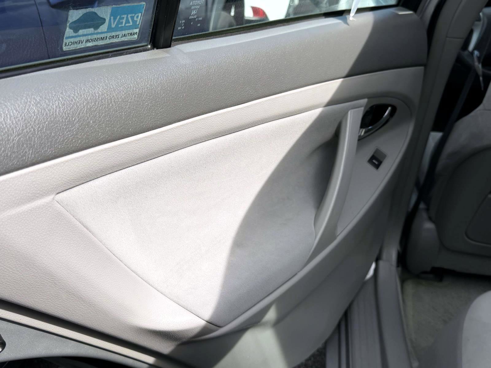 Used 2010 Toyota Camry FWD image 9