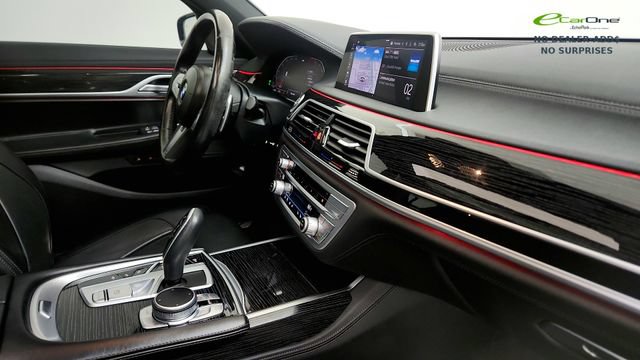 Used 2022 BMW 750i xDrive w/ M Sport Package AWD/4WD image 31