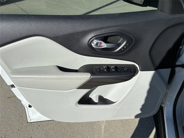 Used 2019 Jeep Cherokee Limited image 20