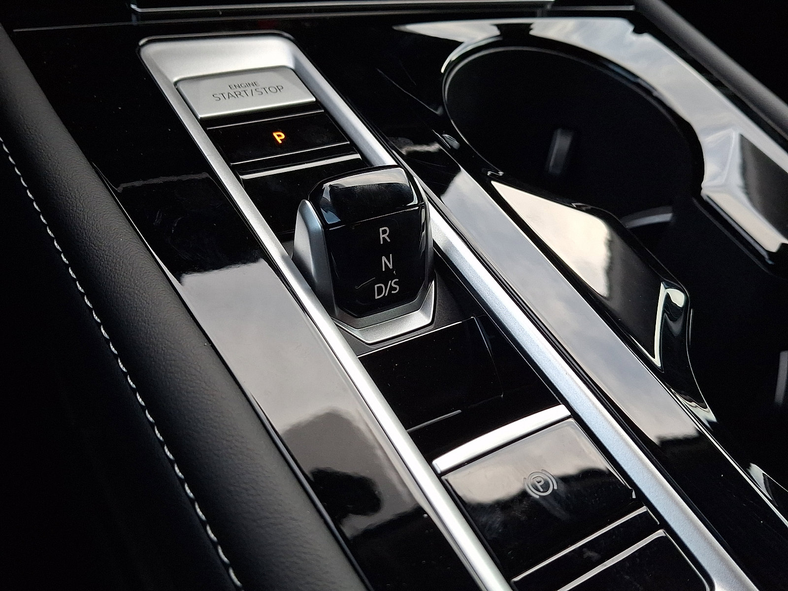 New 2026 Volkswagen Atlas SEL Premium R-Line image 8