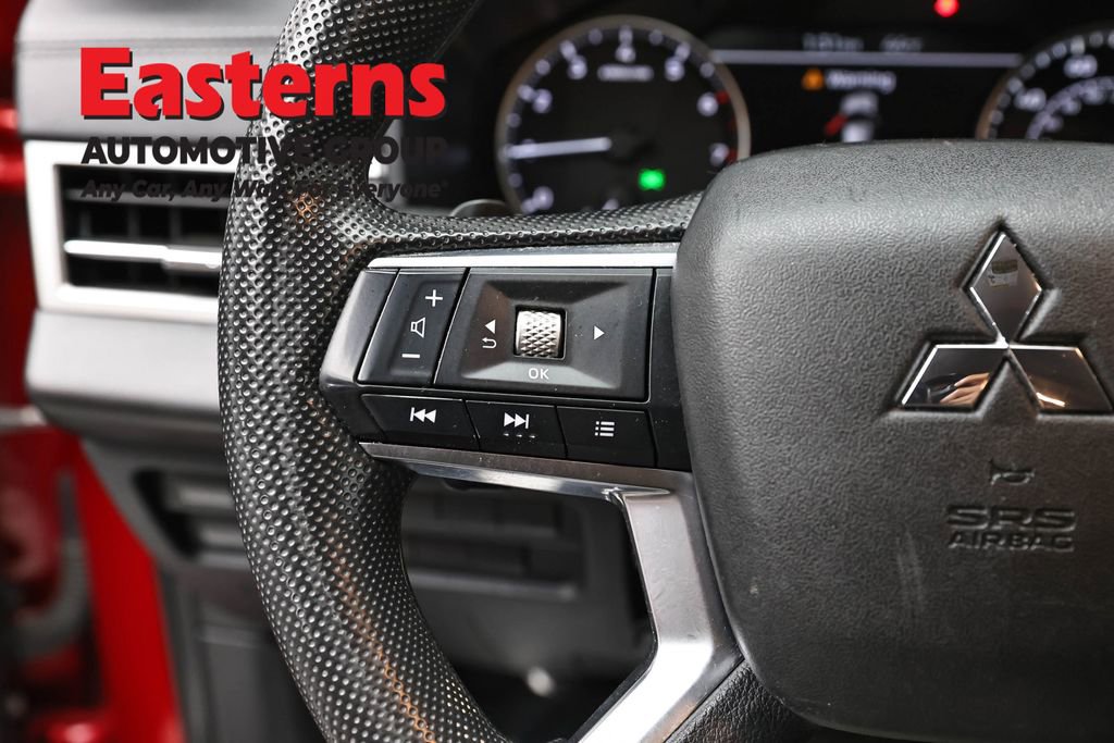 Used 2024 Mitsubishi Outlander ES AWD/4WD image 15