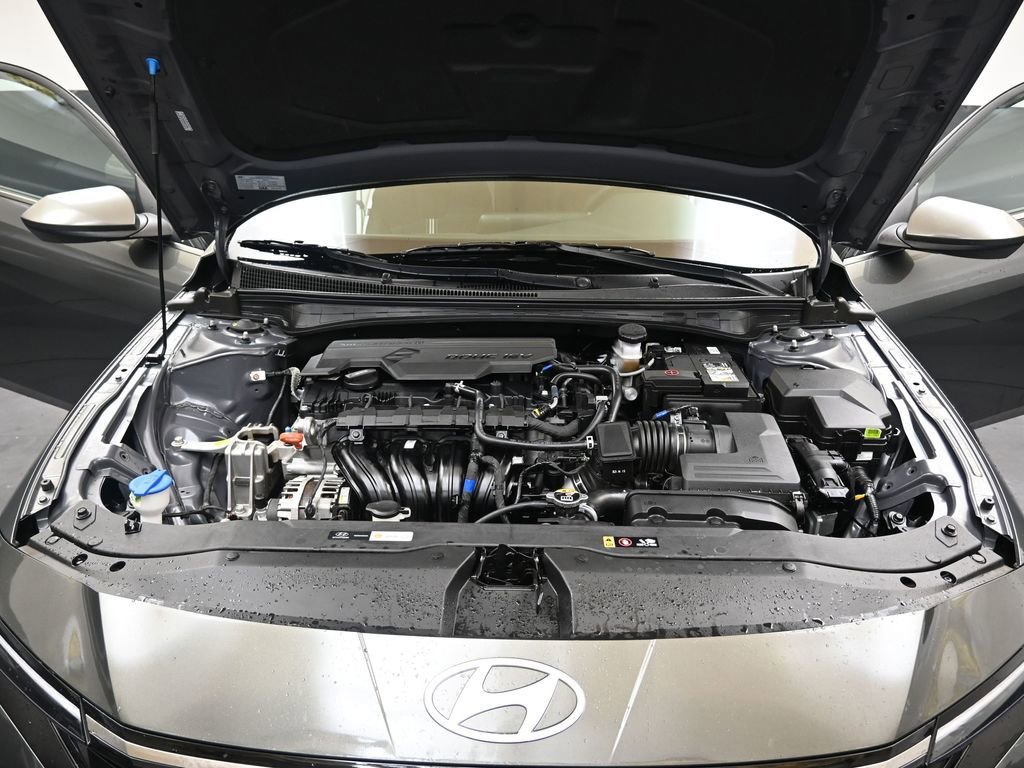 Certified 2024 Hyundai Elantra SEL w/ Convenience Package image 9