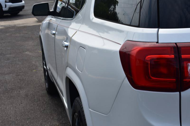 Used 2017 GMC Acadia Denali w/ Technology Package FWD image 4