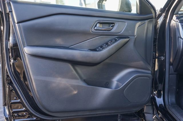 Used 2025 Nissan Rogue S image 21