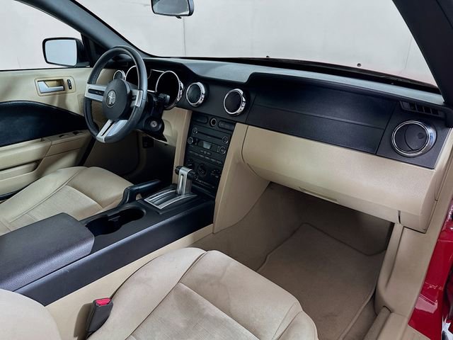 Used 2009 Ford Mustang Convertible image 26