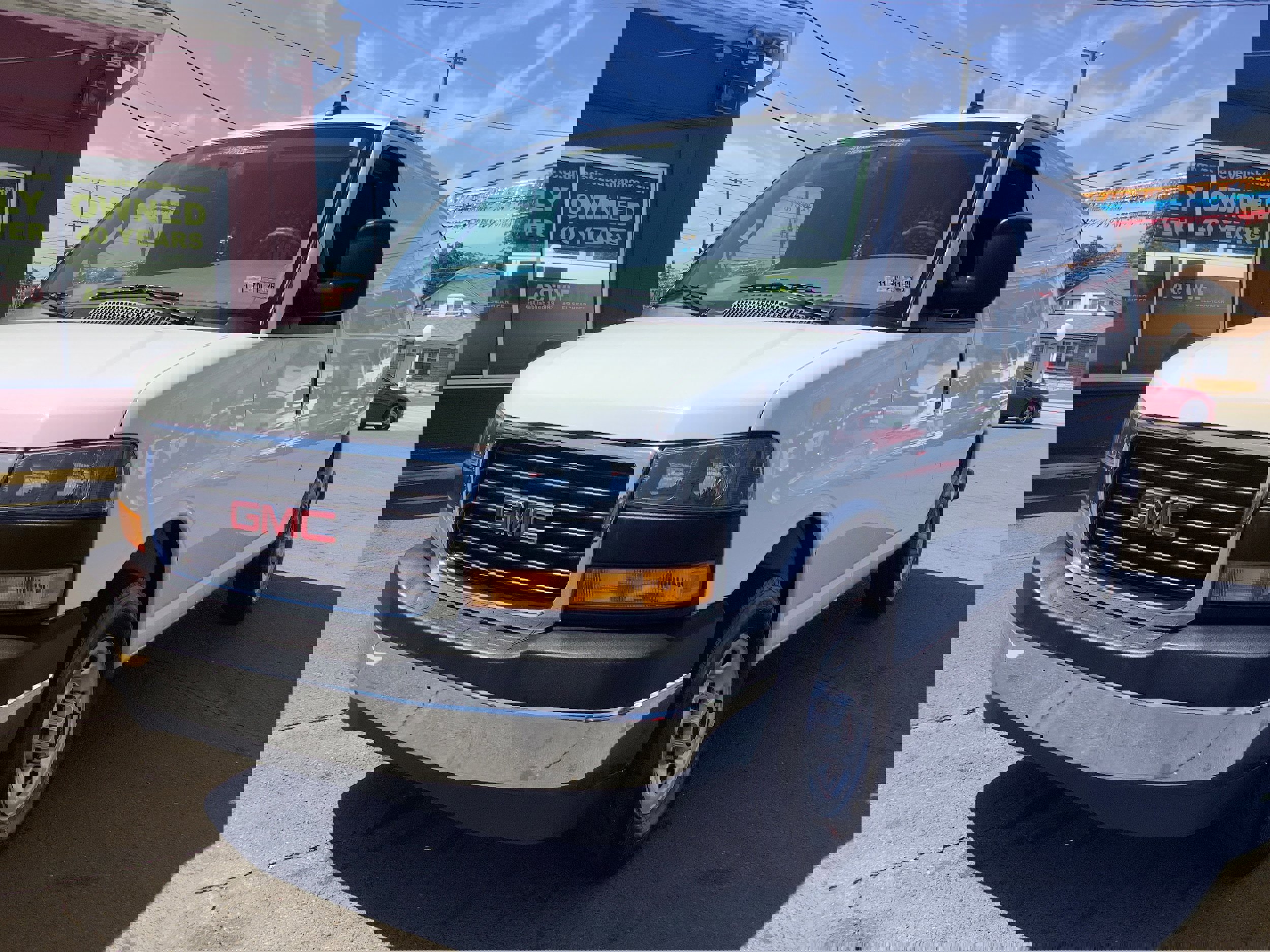 Used 2023 GMC Savana 2500 w/ Driver Convenience Package image 3