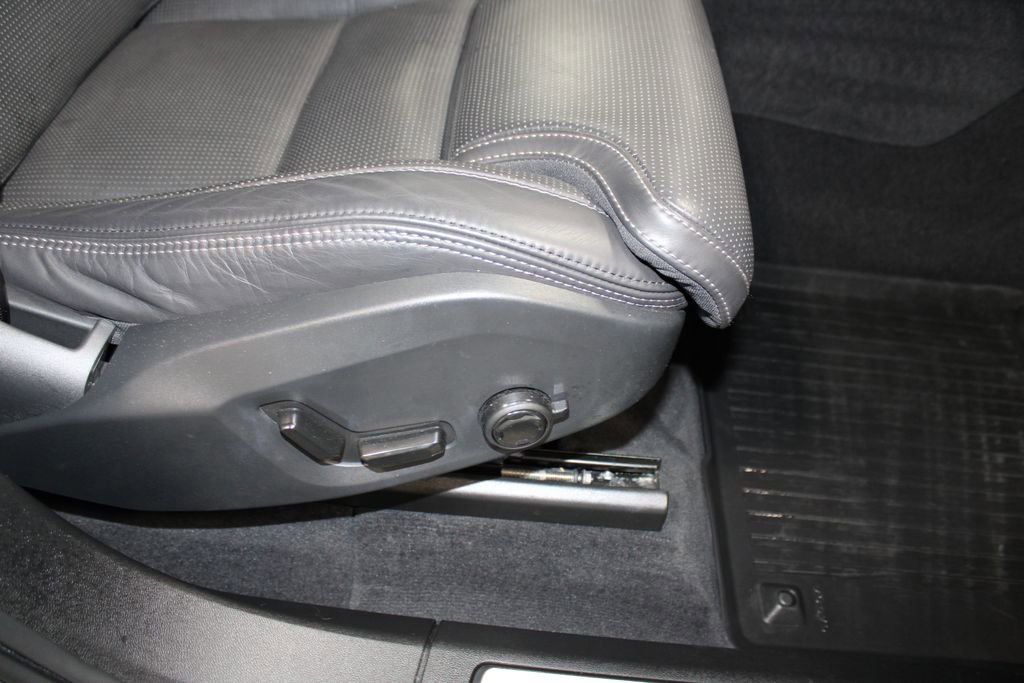 Used 2023 Volvo XC60 B6 Ultimate image 21