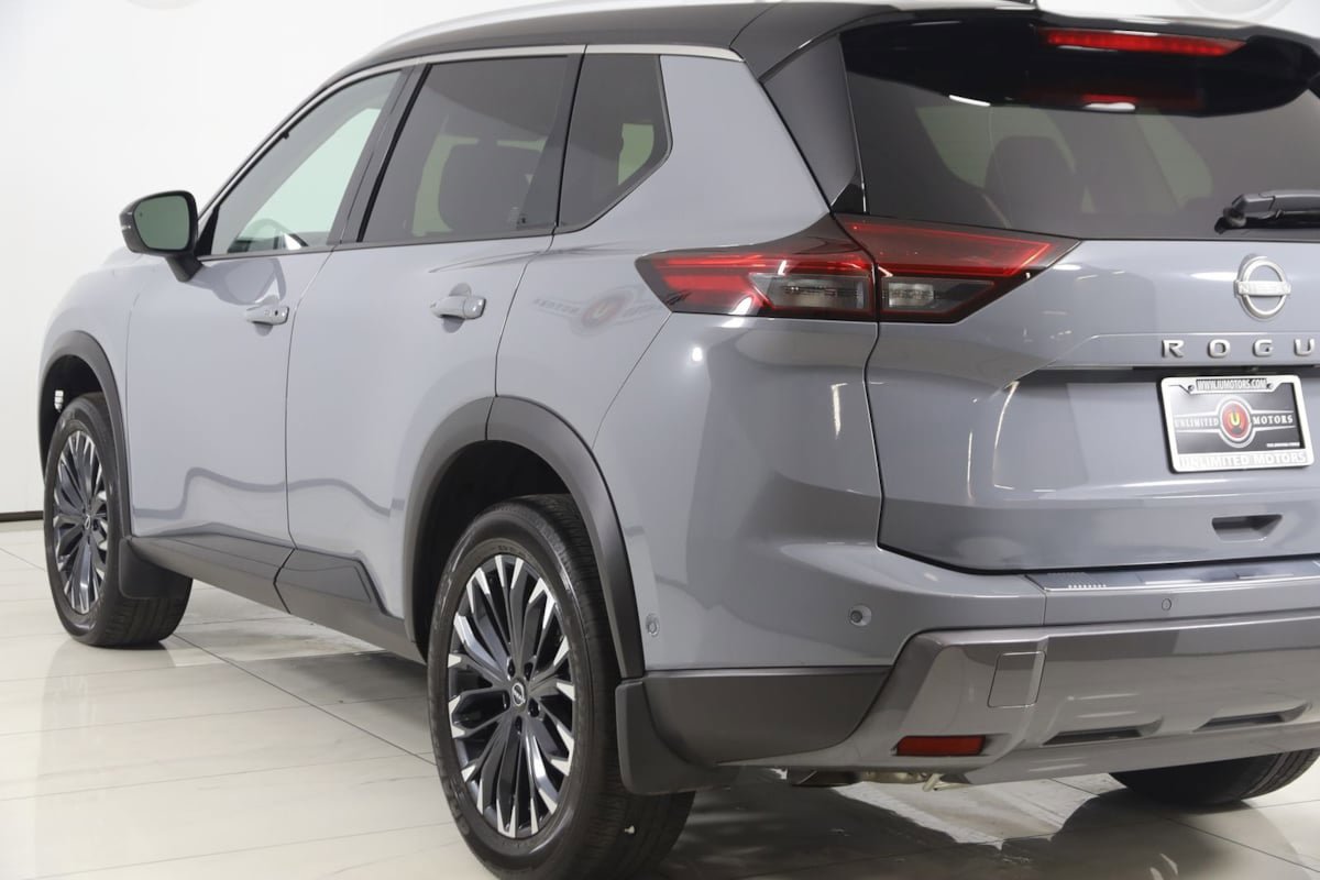 Used 2025 Nissan Rogue SL w/ Tech Package FWD image 26
