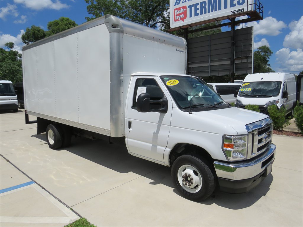 Used 2025 Ford E-450 and Econoline 450 Super Duty w/ Power Equipment Group RWD image 17