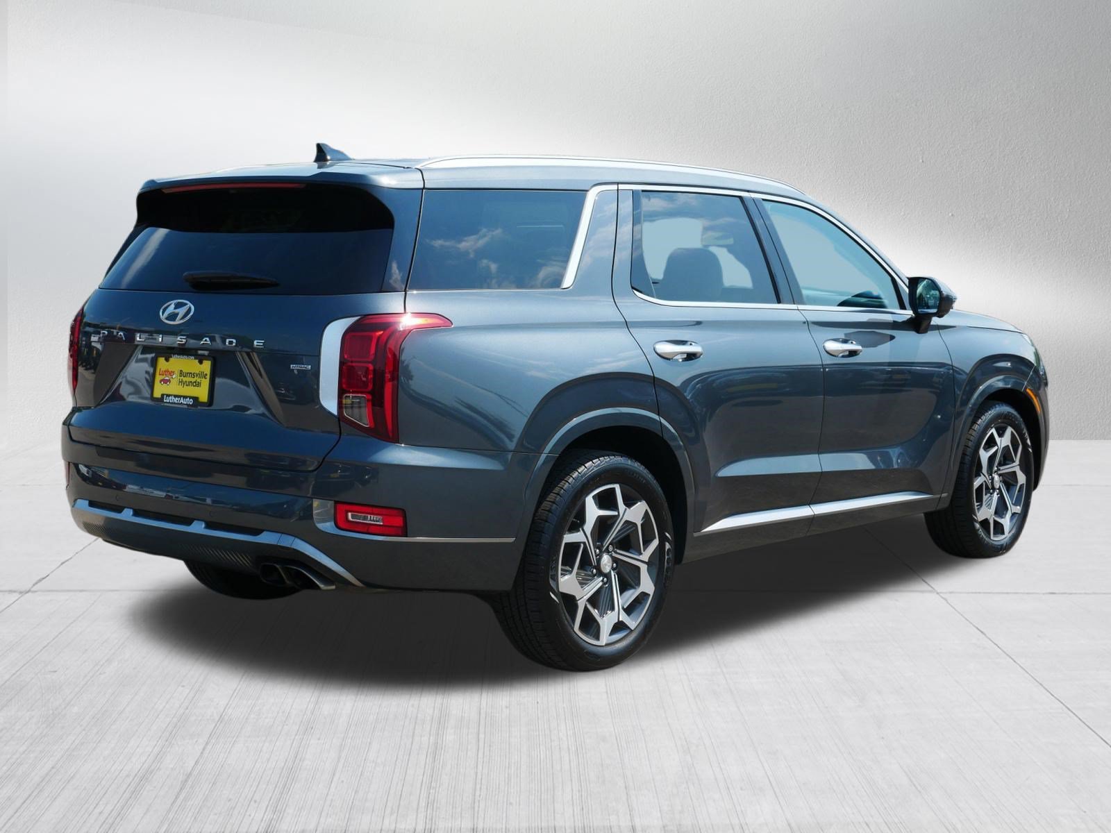 Certified 2022 Hyundai Palisade Calligraphy w/ Cargo Package AWD/4WD image 7
