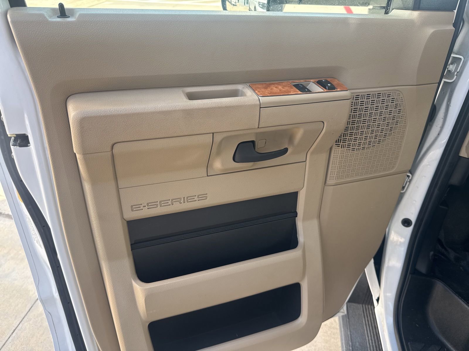 Used 2018 Ford E-450 and Econoline 450 Super Duty w/ Motorhome Prep Package RWD image 18