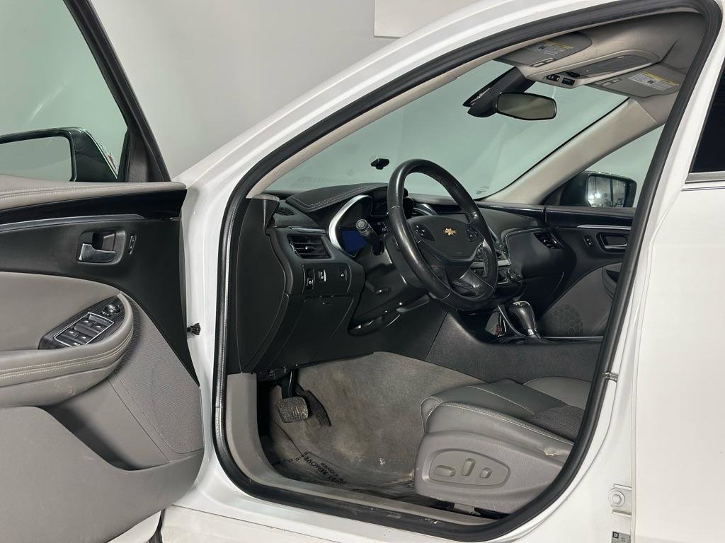 Used 2017 Chevrolet Impala LT FWD image 10