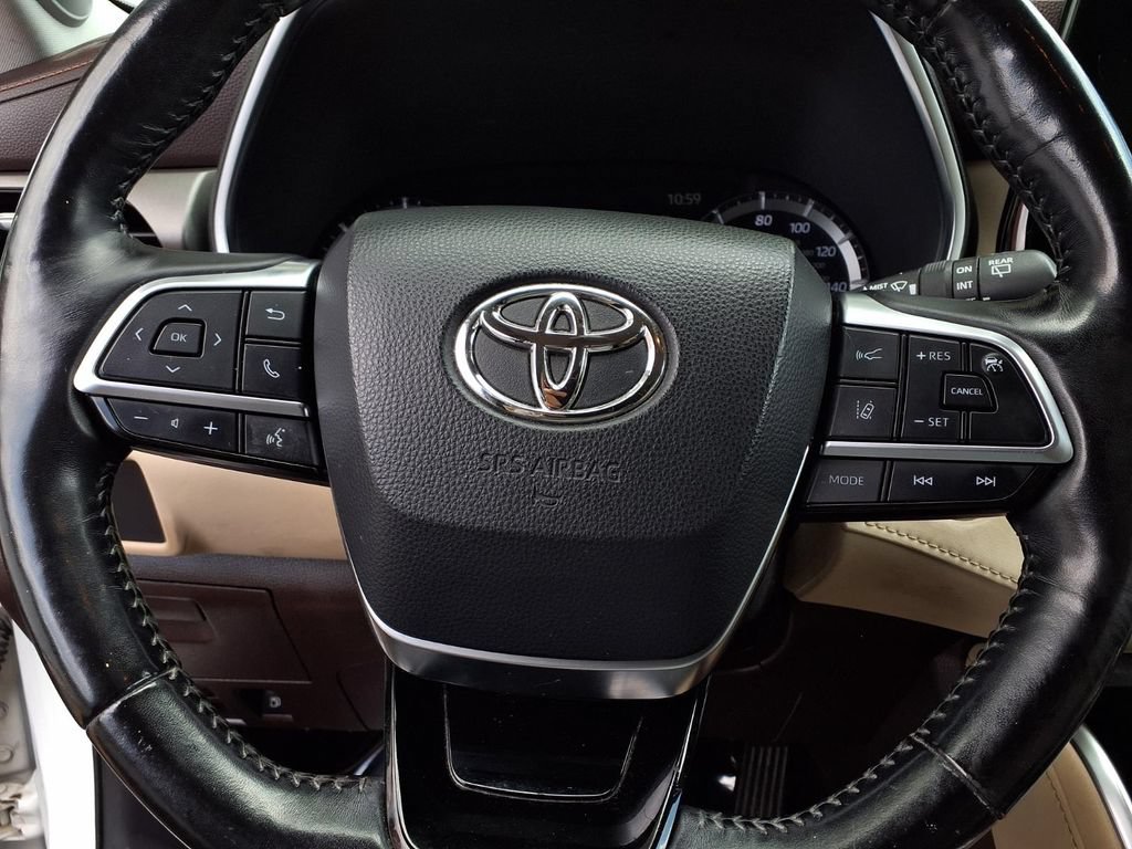 Used 2020 Toyota Highlander Limited FWD image 11